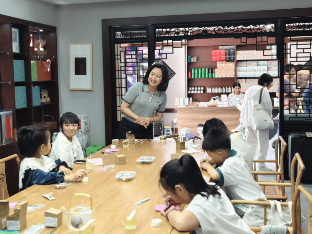 博举办“以香传情·手作感恩”母亲节主题社教活动不朽情缘游戏手机版以传统工艺致敬母爱——中徽(图1)
